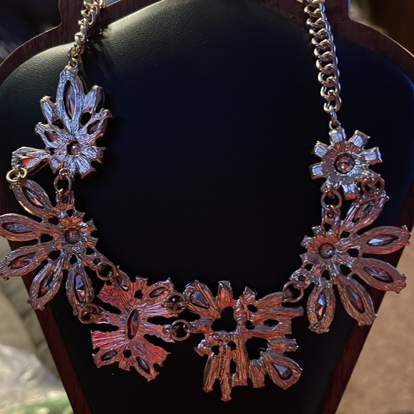 ❤️✨ Meet “The Scarlet Bloom Statement Necklace” ✨❤️ - Picture 7 of 7